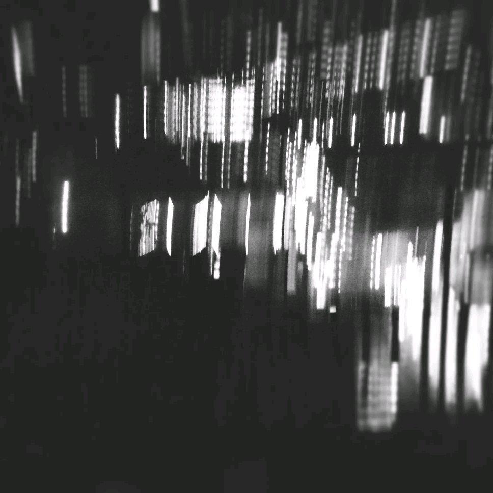 _别在背后看着我