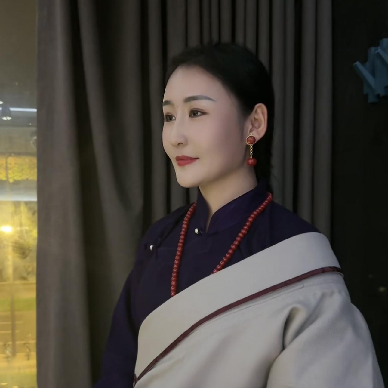 歌颂封面