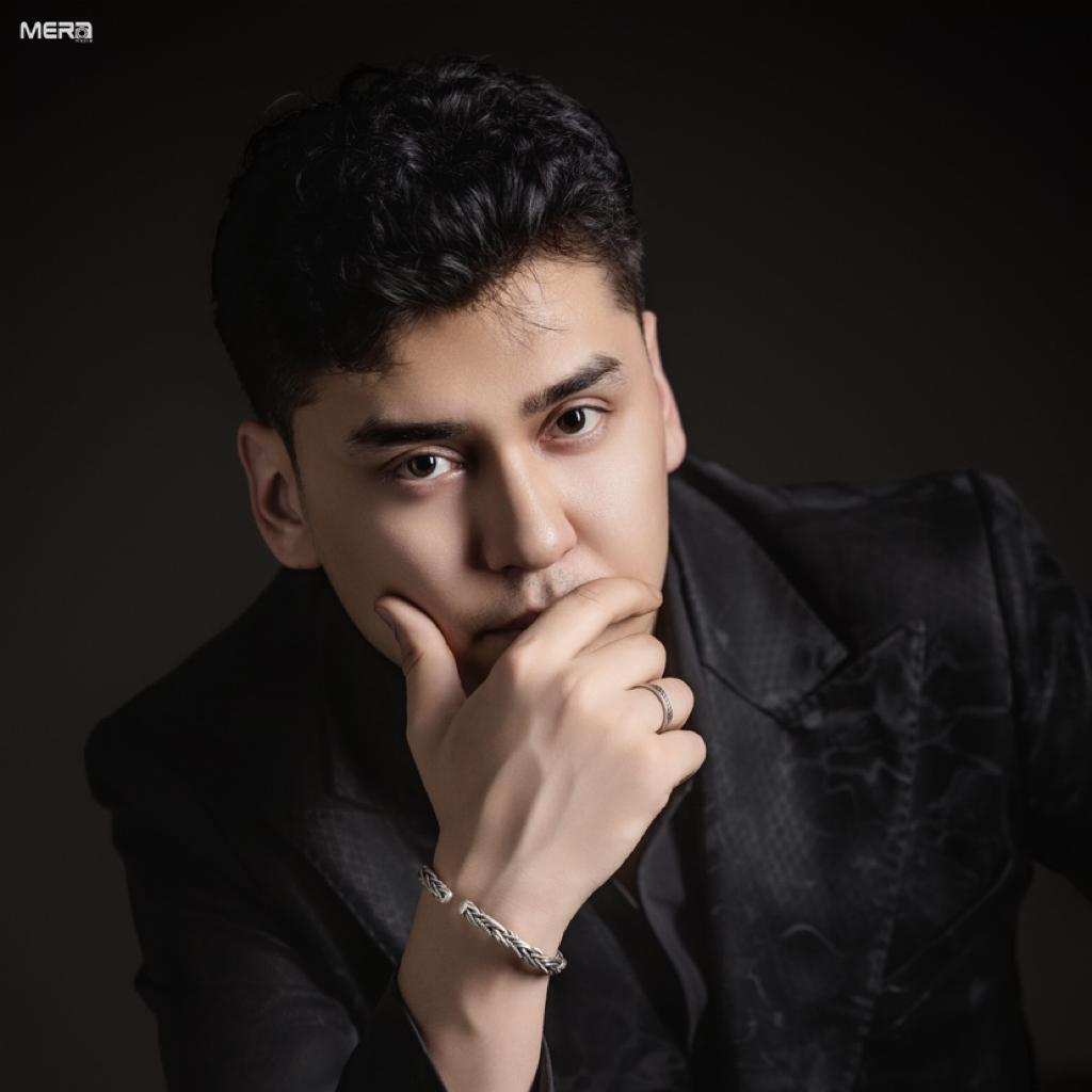 维吾尔族歌手※Emran BaTur