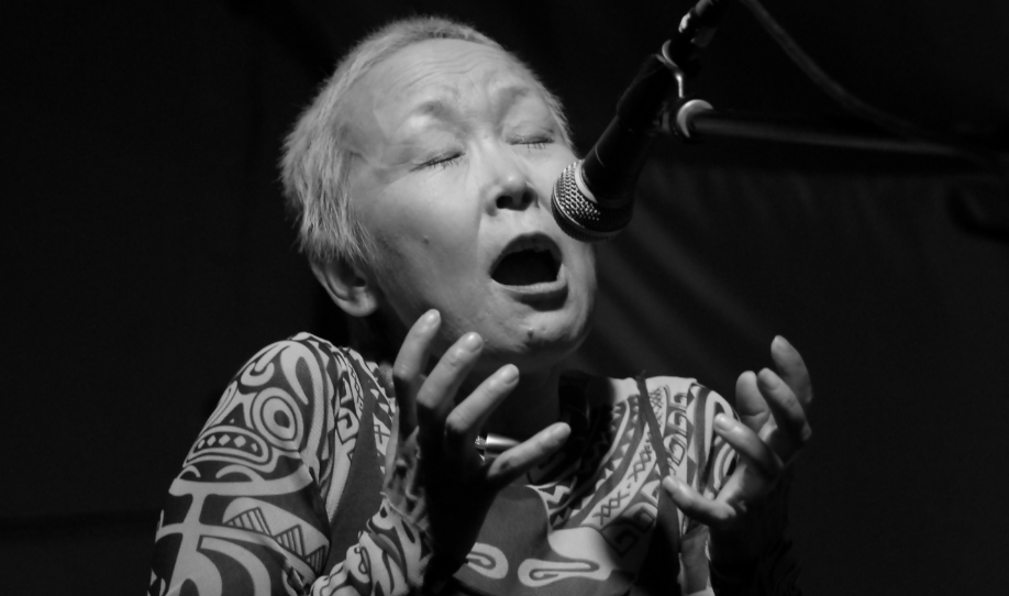 Sainkho Namtchylak:歌唱界的一股泥石流?