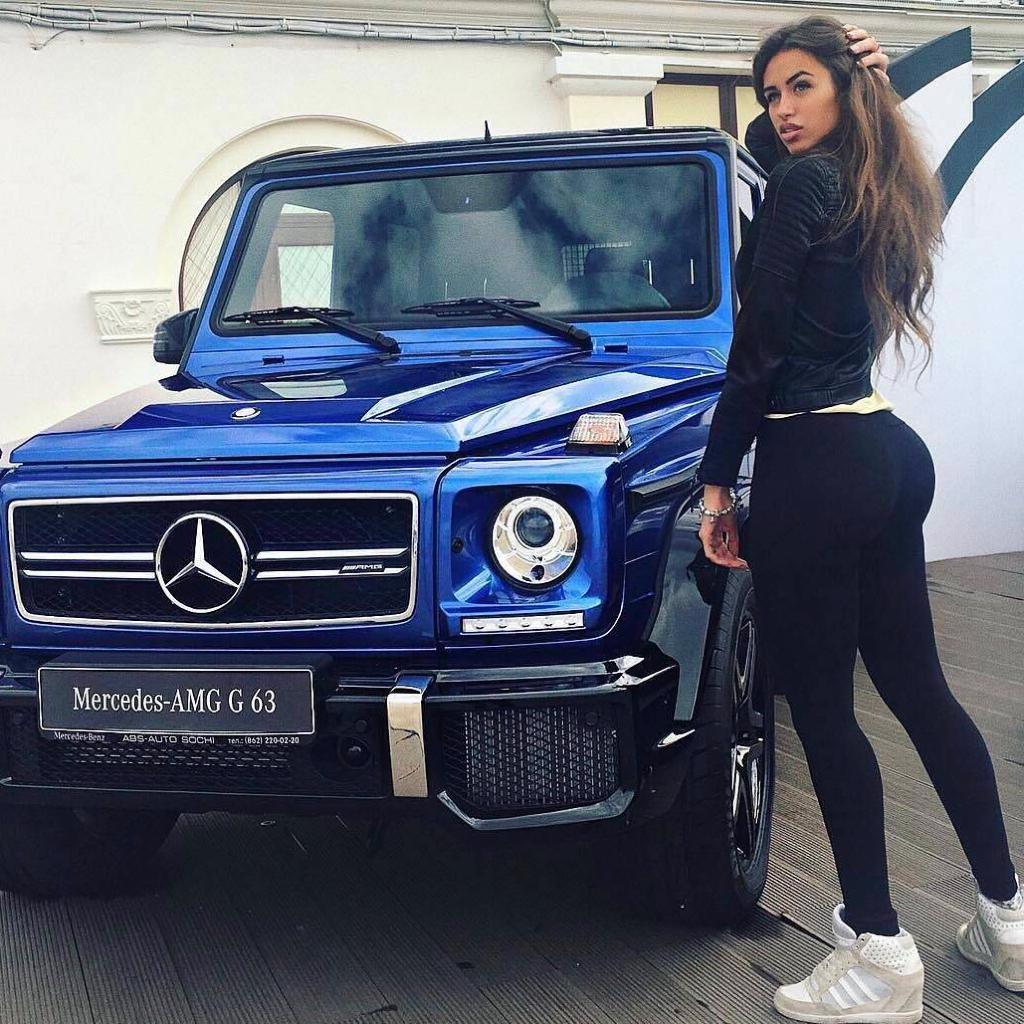 Mercedes Benz g63 AMG girl