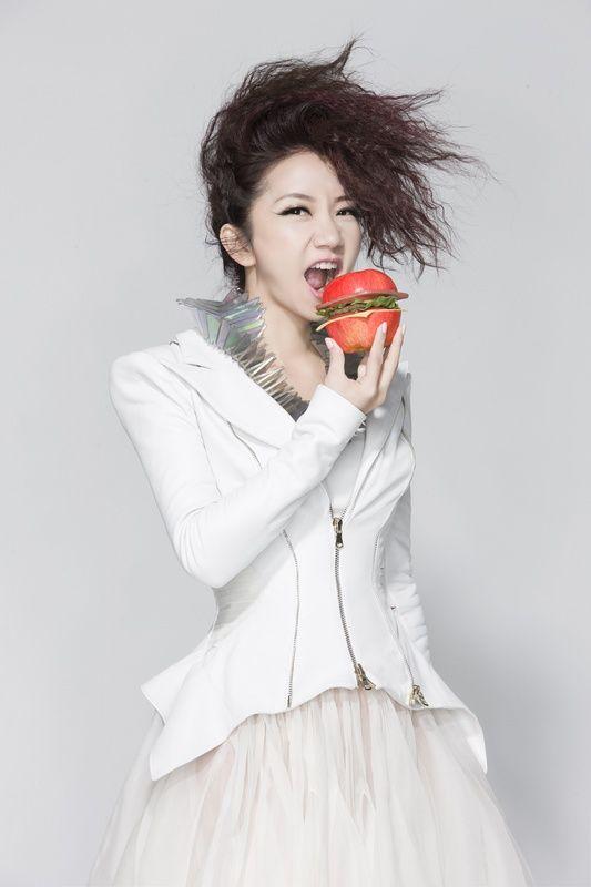 《谢谢 陶晶莹》以记录的方式完成对每个“自己”的感谢