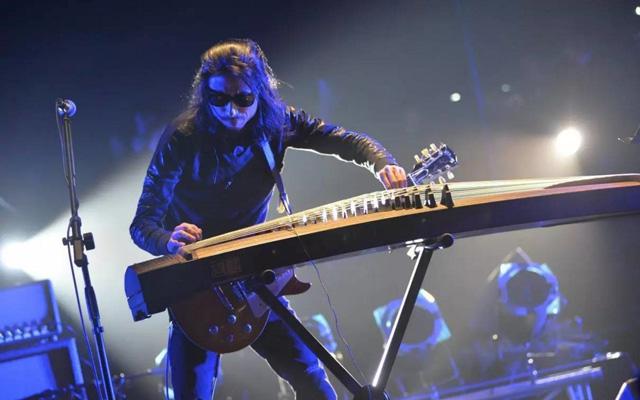 青蛙一口,妖蛙一口~摇滚诗人谢天笑入门单曲