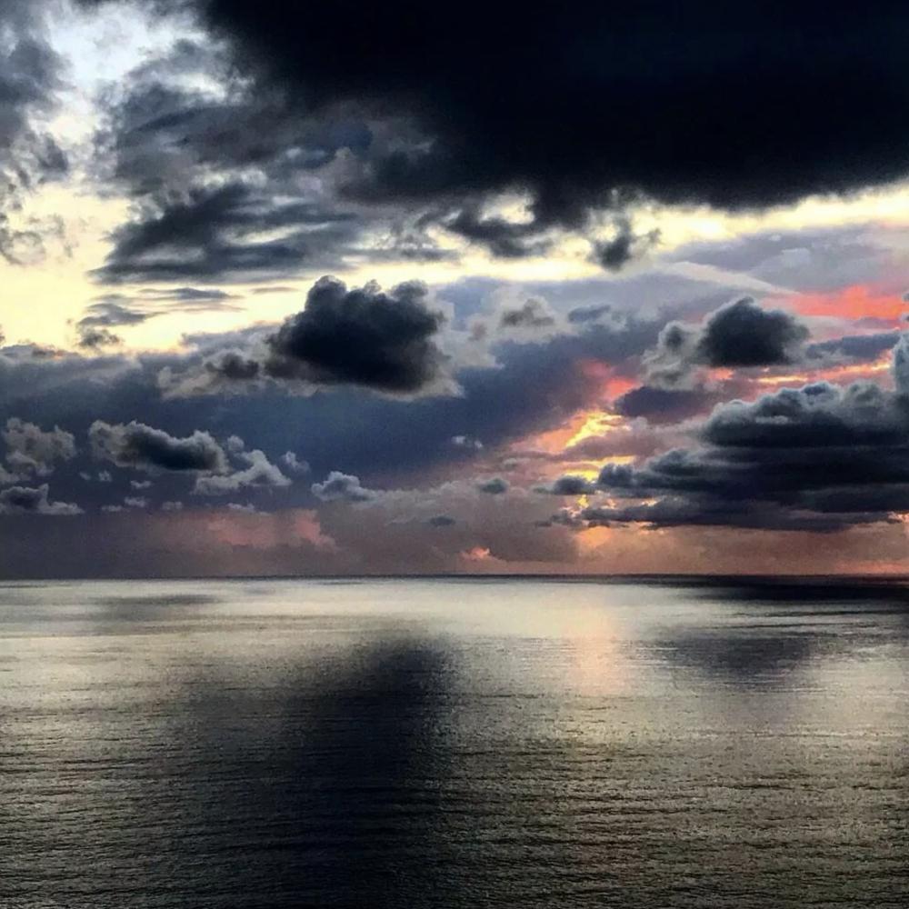 虔诚的信徒见证过最美丽的黄昏（陈麒名）