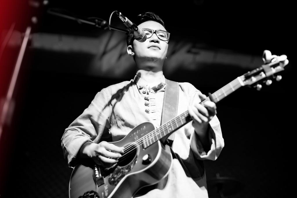 暗杠:童话镇里的走歌人 [网易音乐人Vol.71] - 专栏文章 - 网易云音乐