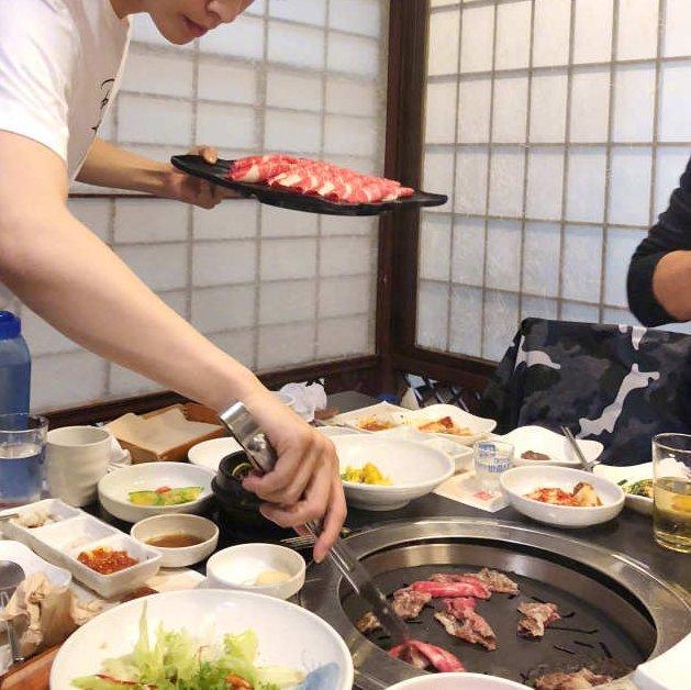 当初韩餐烤肉店里爱放的