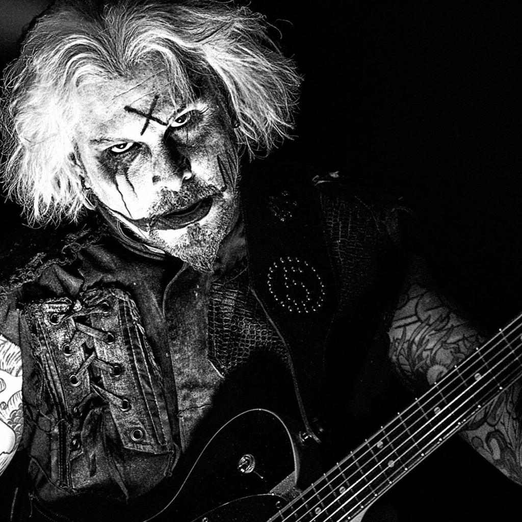 世界上只有一种金属，那就是快乐金属