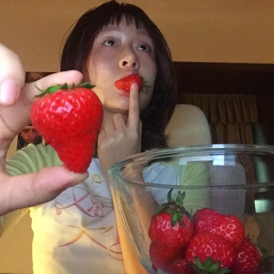 咬一口草莓！（Take A Bite)