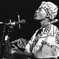 Stella Chiweshe资料,Stella Chiweshe最新歌曲,Stella ChiwesheMV视频,Stella Chiweshe音乐专辑,Stella Chiweshe好听的歌