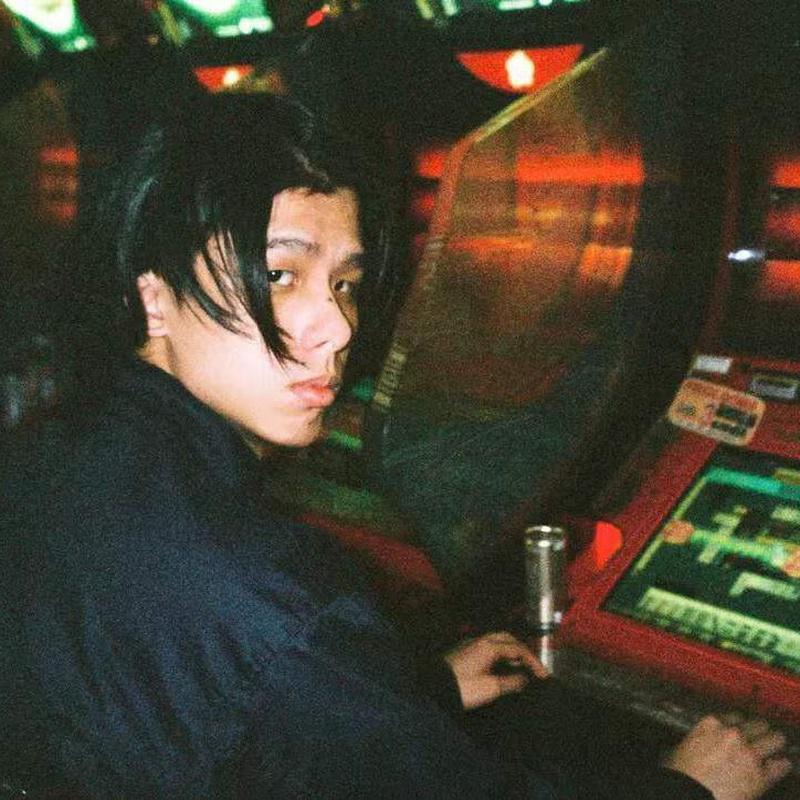 我们早已沉迷在这默契的游戏中