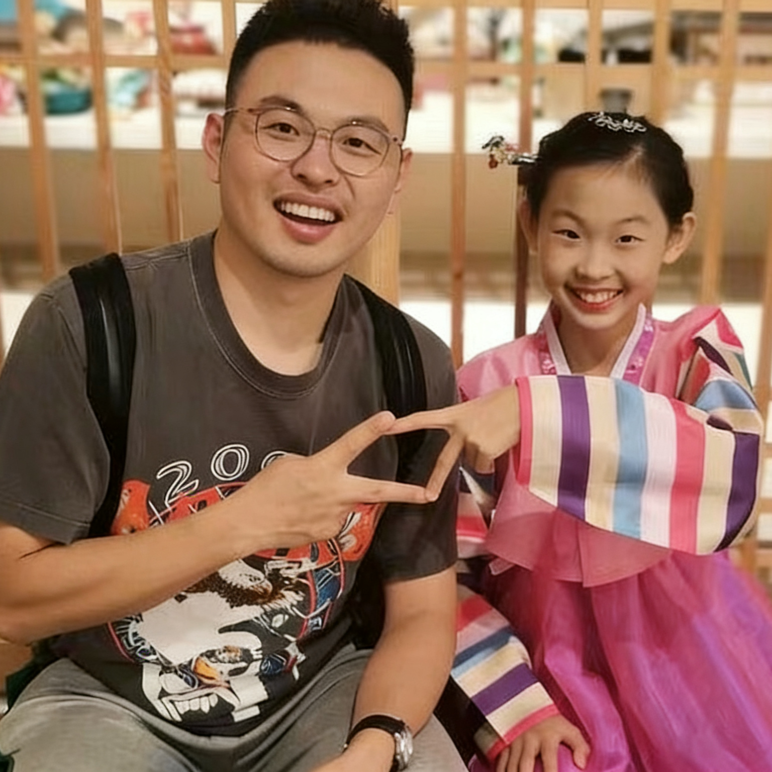 让我们向着光出发封面