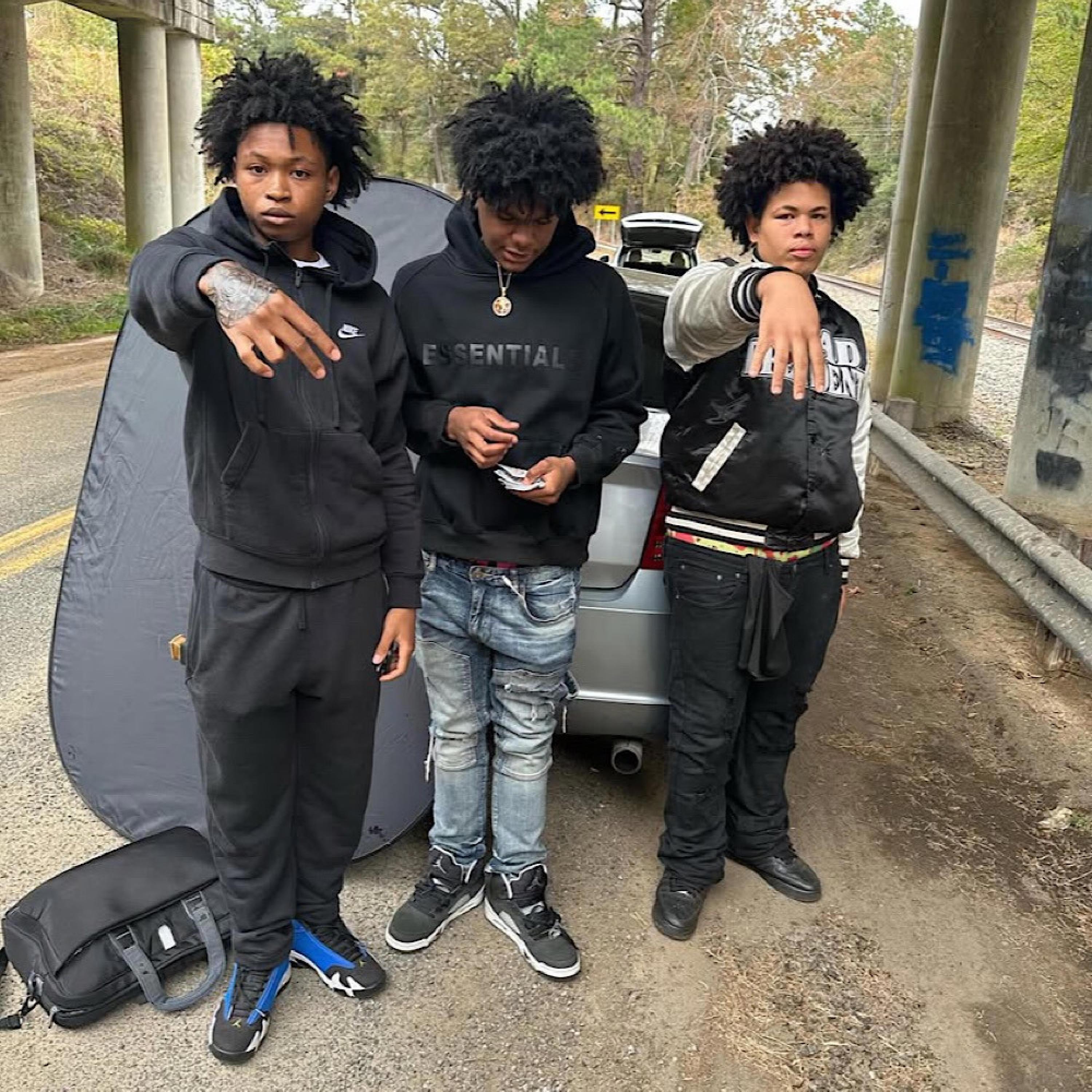 Smackas (feat. Deezy Mcduffie)