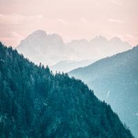 50 Serene Sounds for Ultimate Spa Serenity