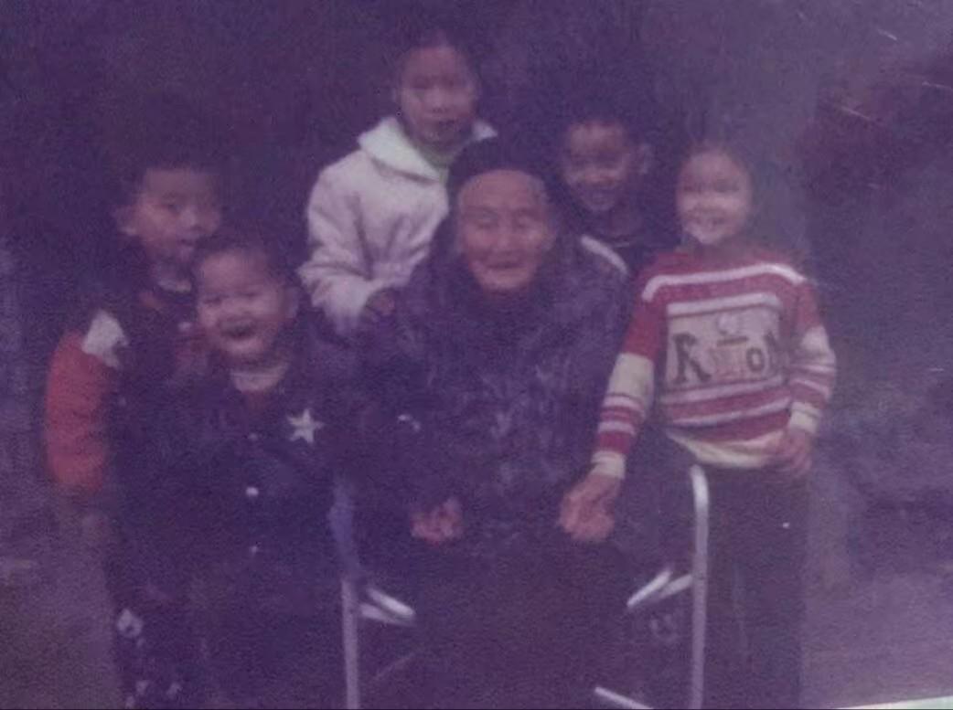 奶奶,余生终有一日我要为你写一首歌