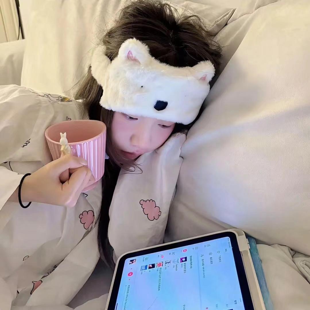 没地址的小镇里 手心紧握伴着雨