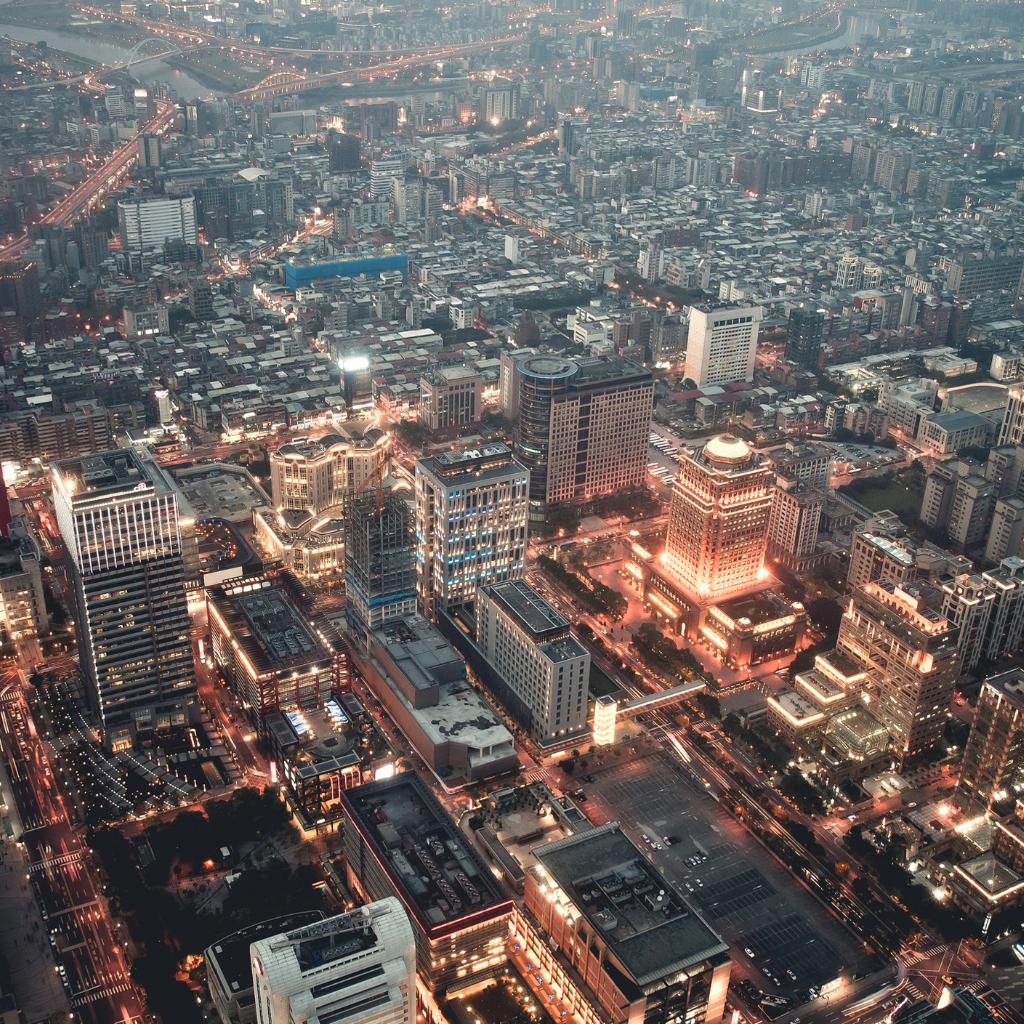 骑在羊背上的小胡