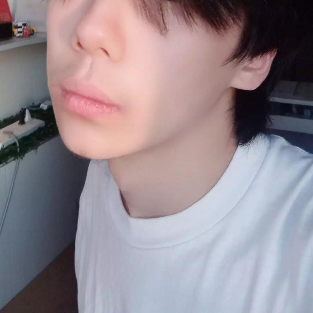 穿白匡的烟鬼大号