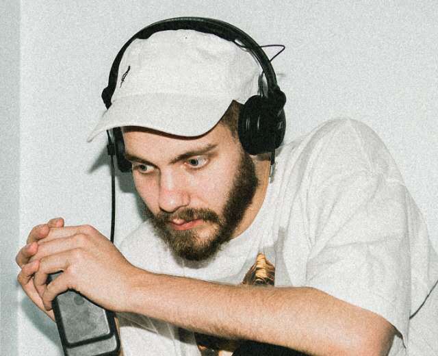 8.san holo