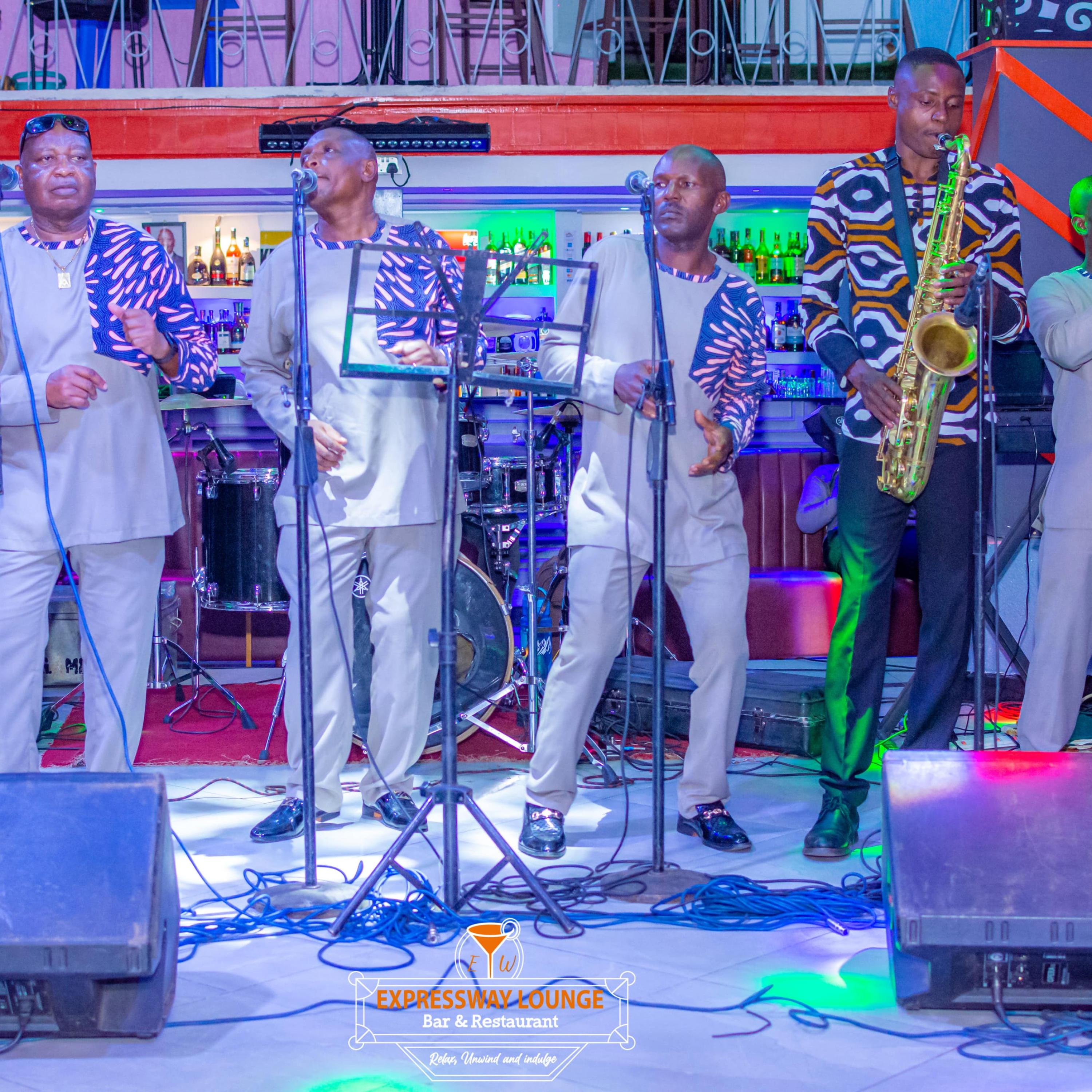 Corona Rhumba (feat. Maroon commandos)