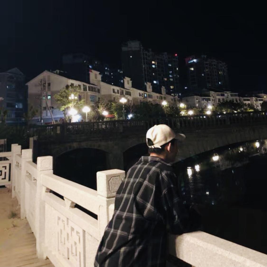 Blve（翻自 胡期皓）