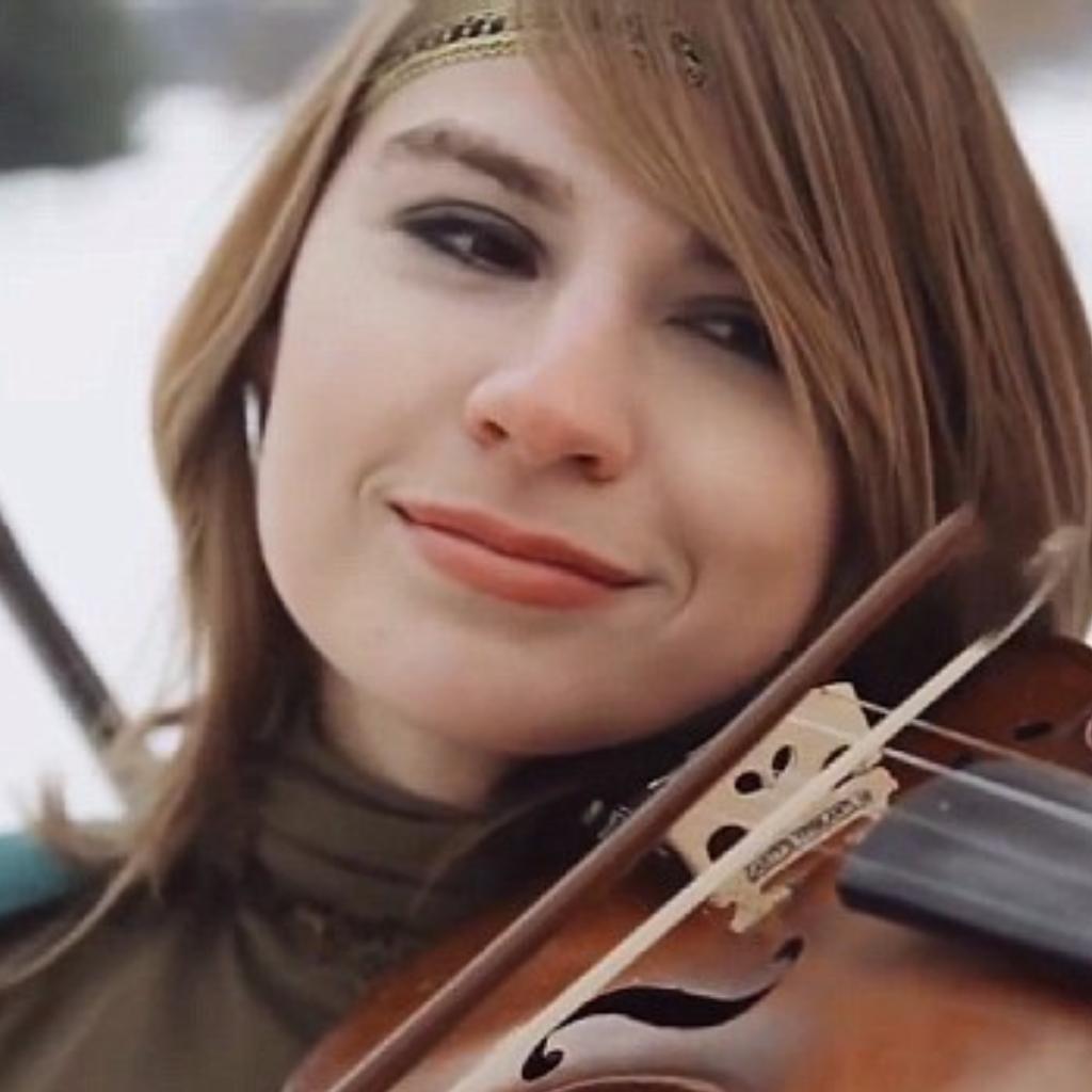 Taylor Davis泰勒·戴维斯