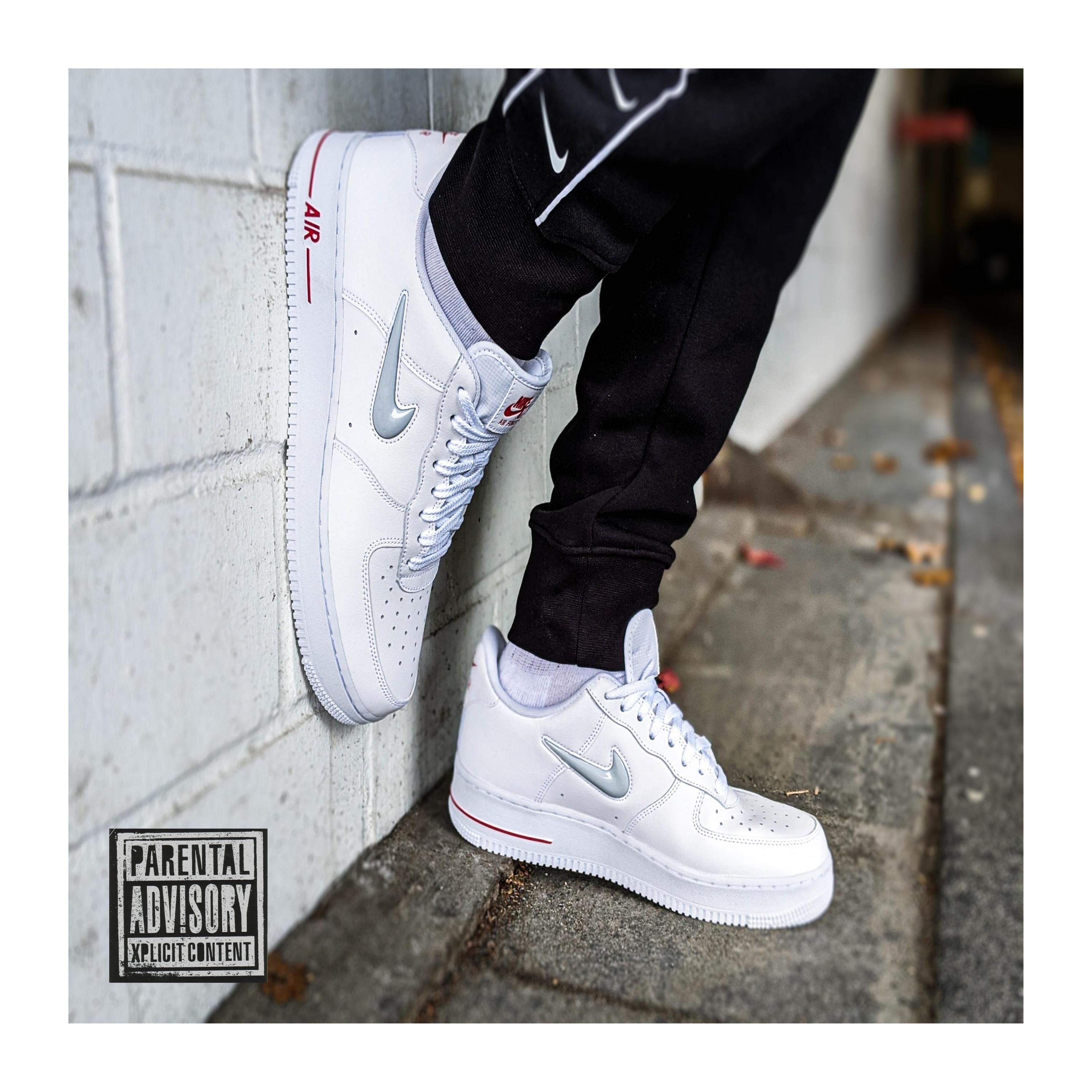 AIR FORCE ONES (feat. HXLLYWOOD & Renz)