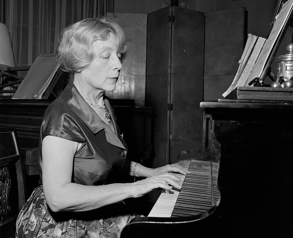 Yvonne Lefébure