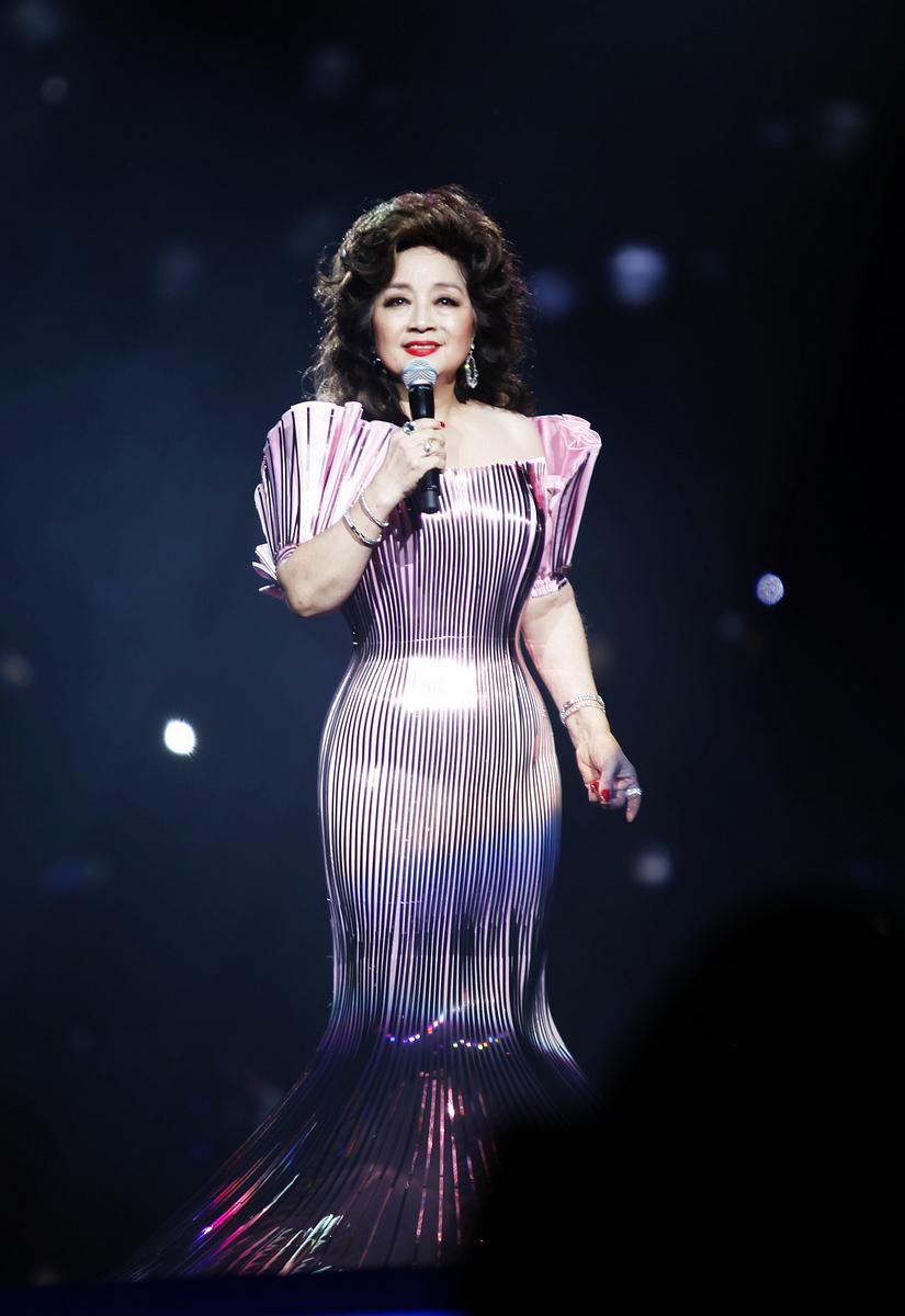 把与香港的过往放在你的歌里，我很安心 | 徐小凤40年的不老歌单