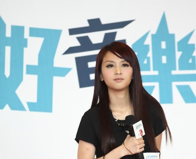 张纹嘉