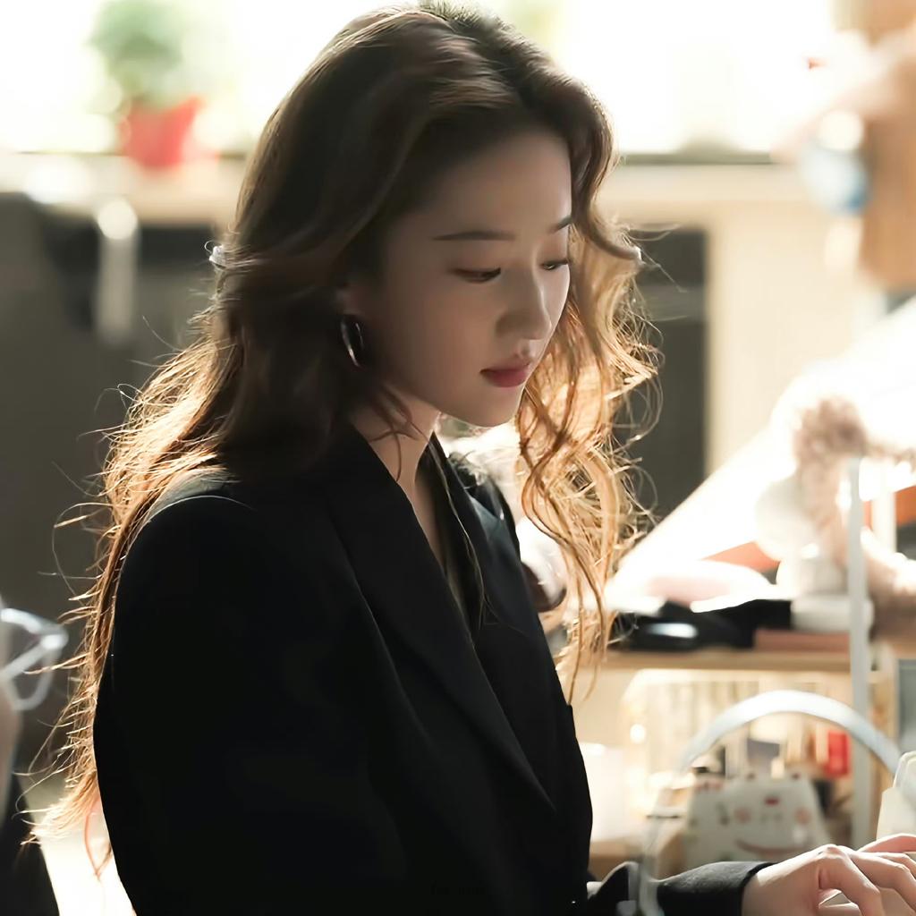 在头顶的巴黎画染