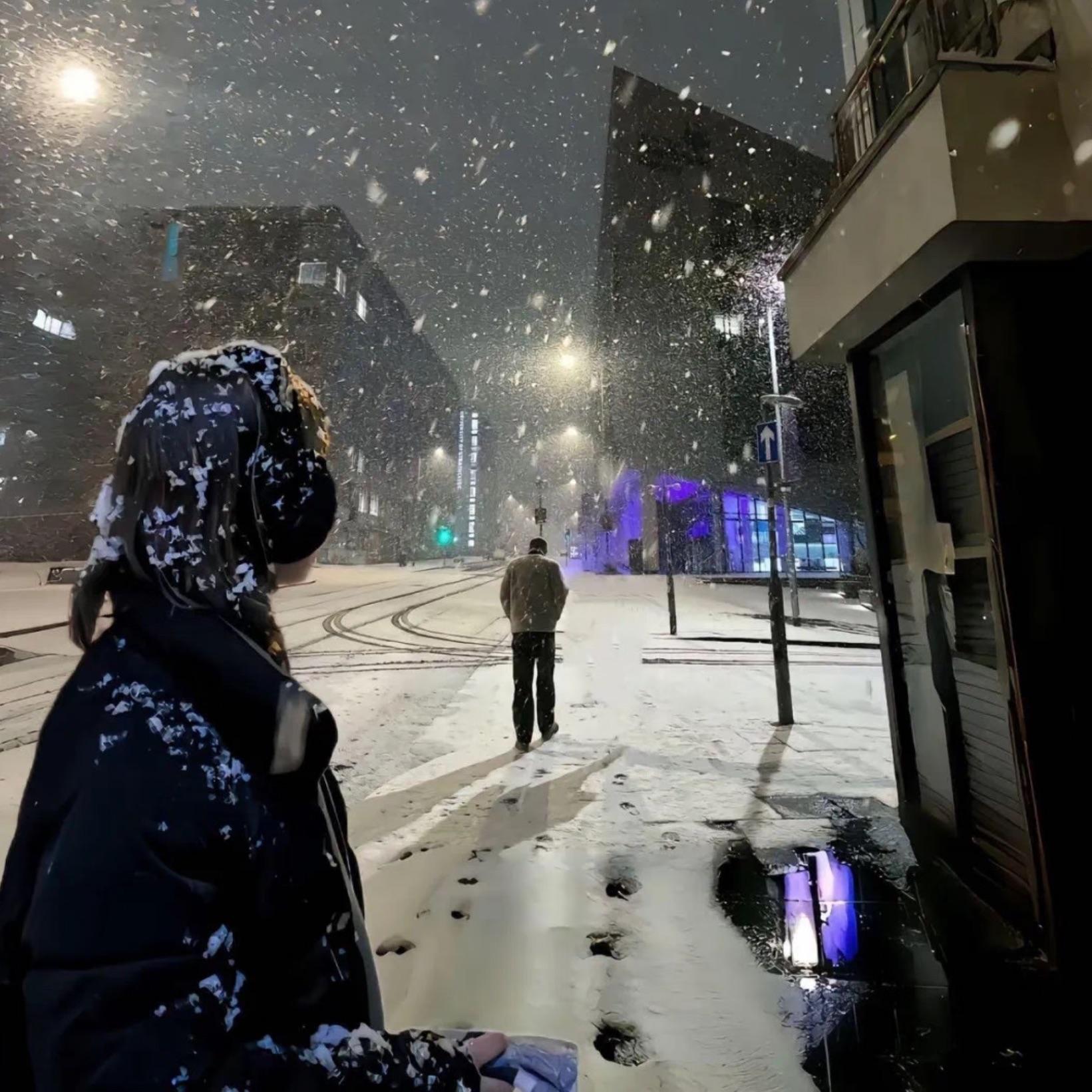 这一生爱上什么人都不为过（咬住下唇）