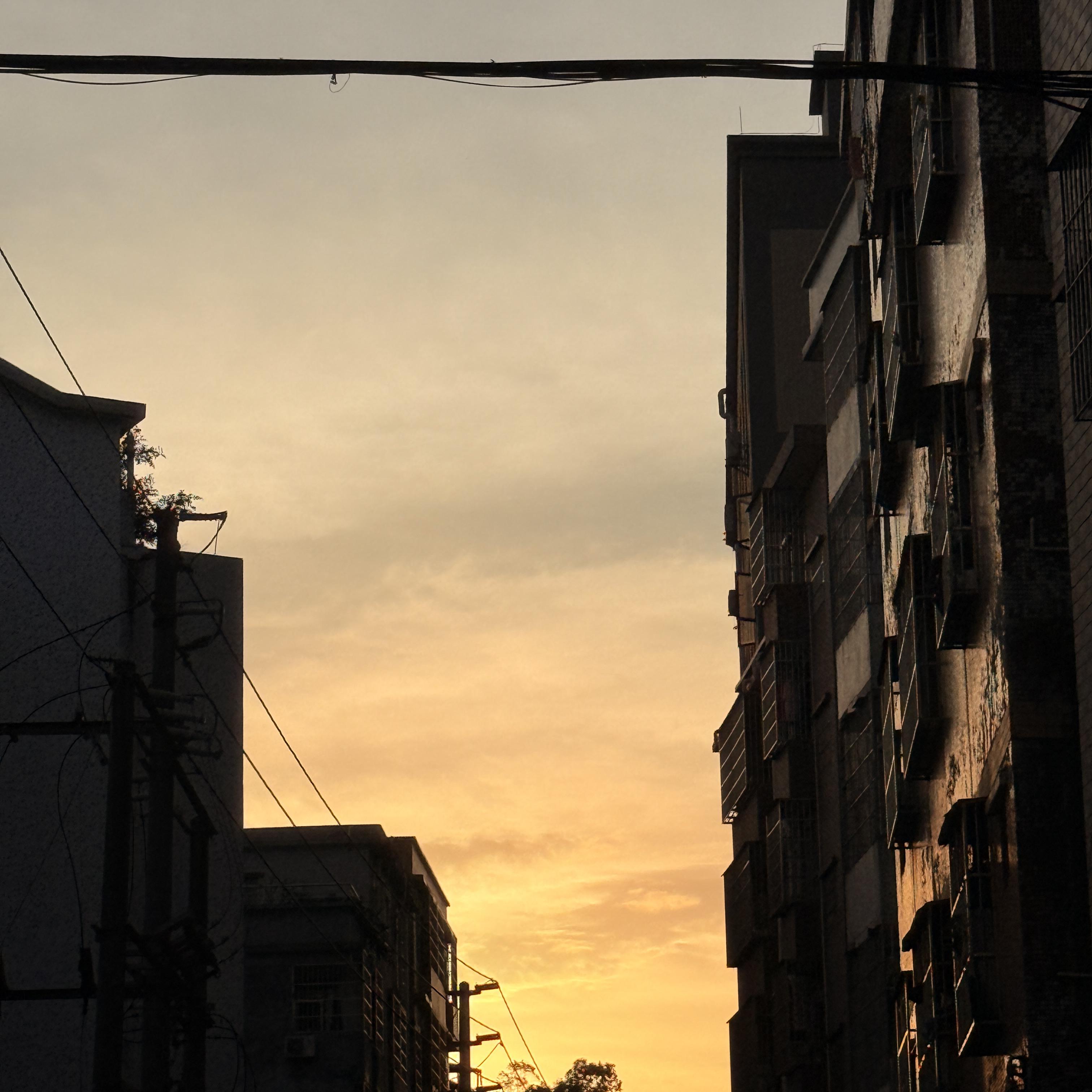 路过一场又一场烟花封面