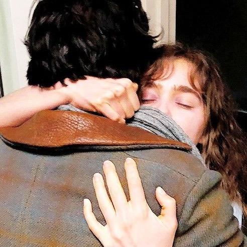 我们依偎在一起，用温柔音乐取暖丨独立流行