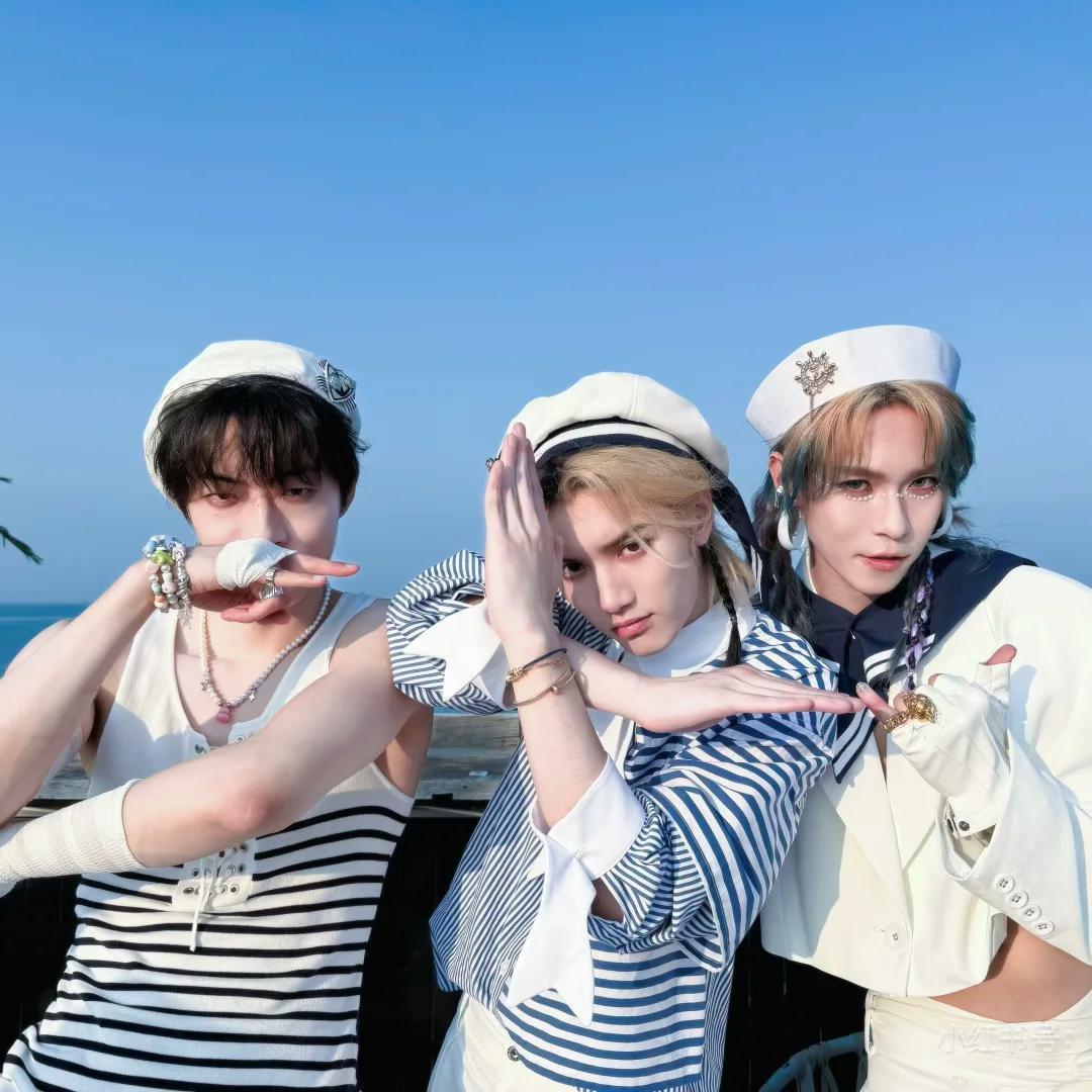 奶牛猫 比格 兔咪一直在一起