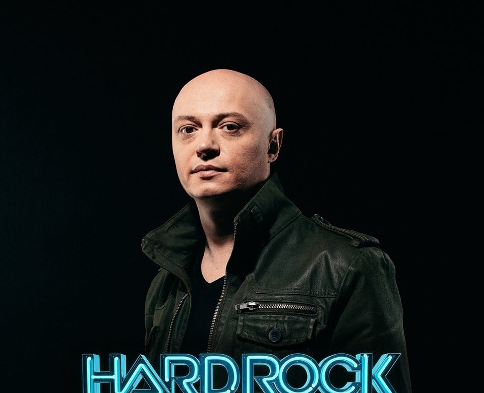Hard Rock Sofa