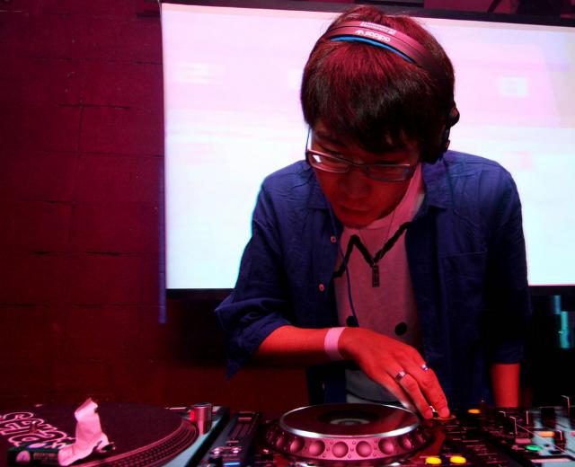 DJ 490