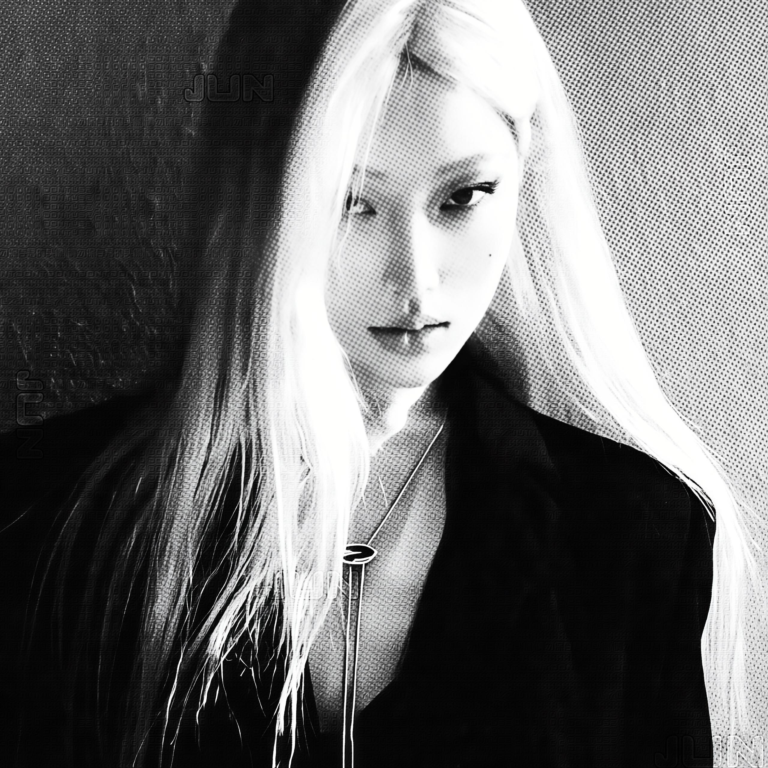 我偏要做这傲于高墙的凌霄花