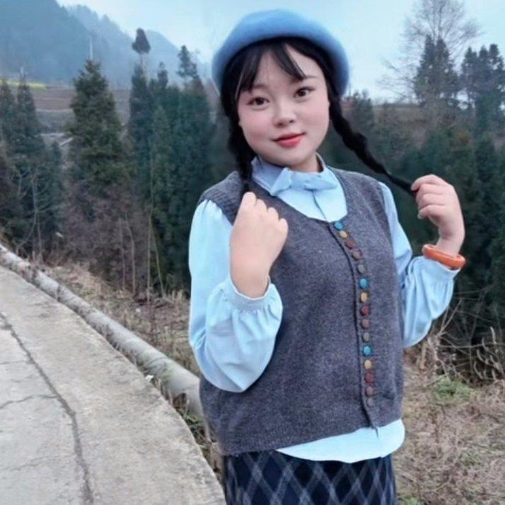 月亮别在嘲笑我封面