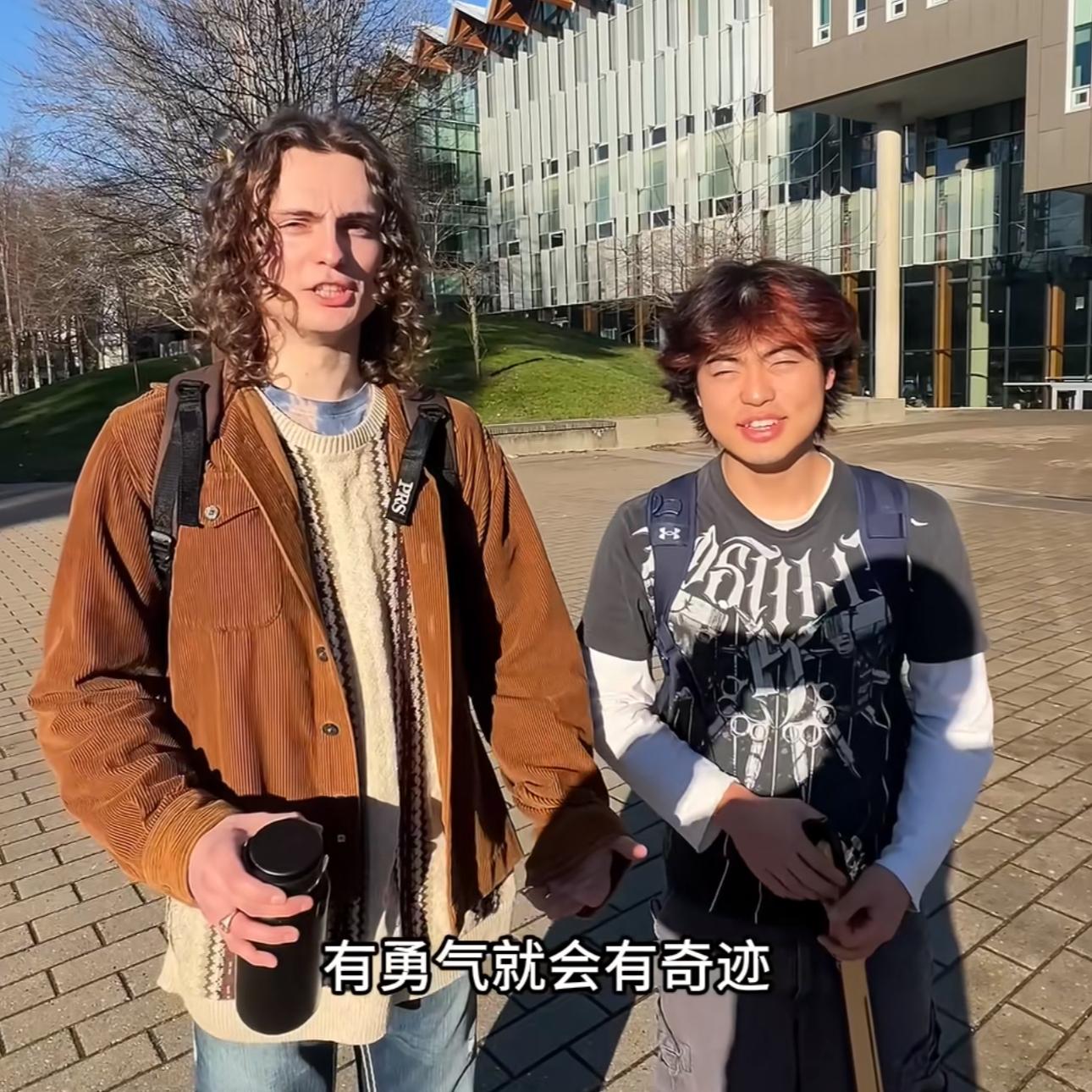 100个外国人唱北京欢迎你封面