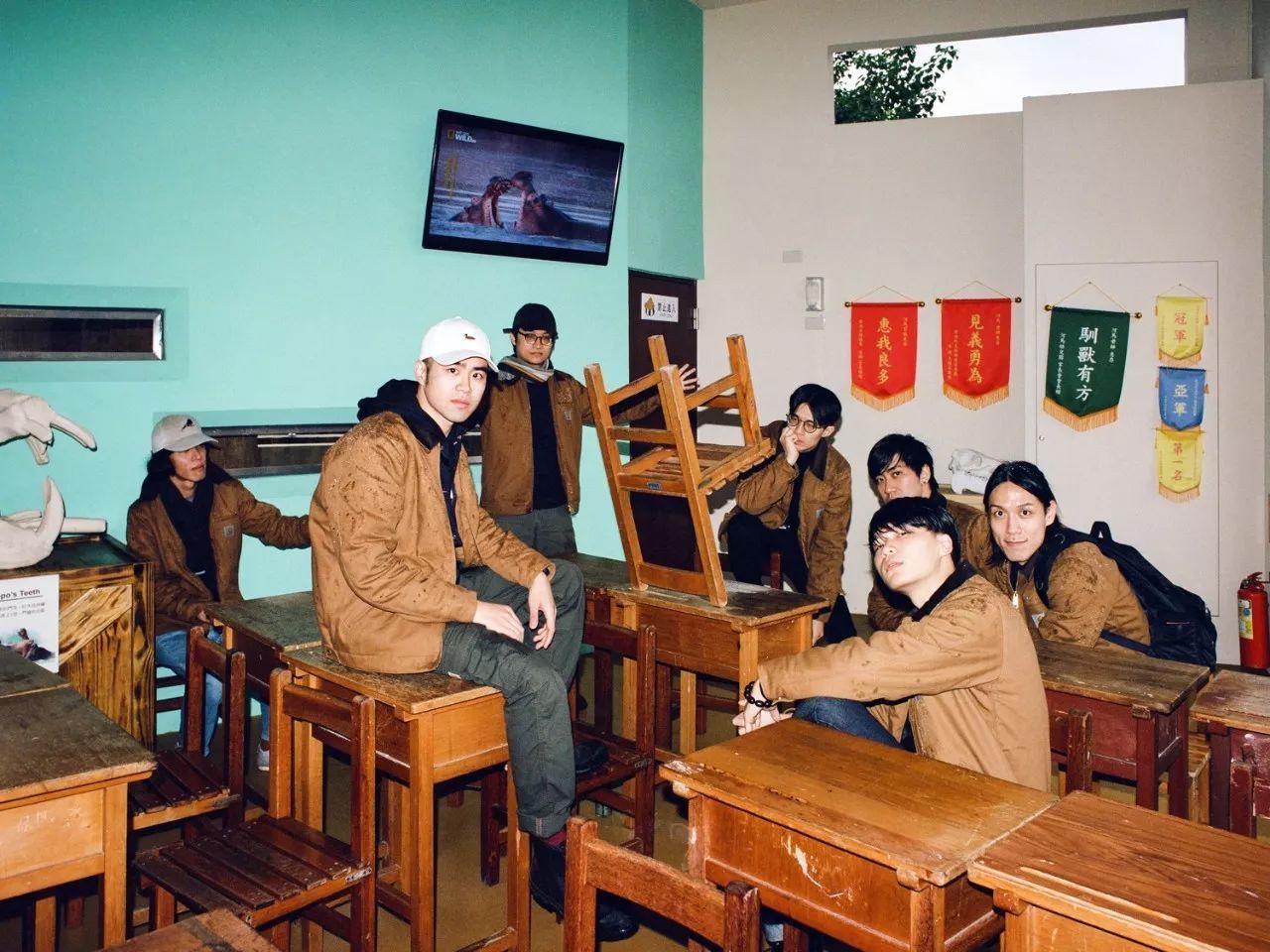 祝你听落日飞车,早日睡到心上人。