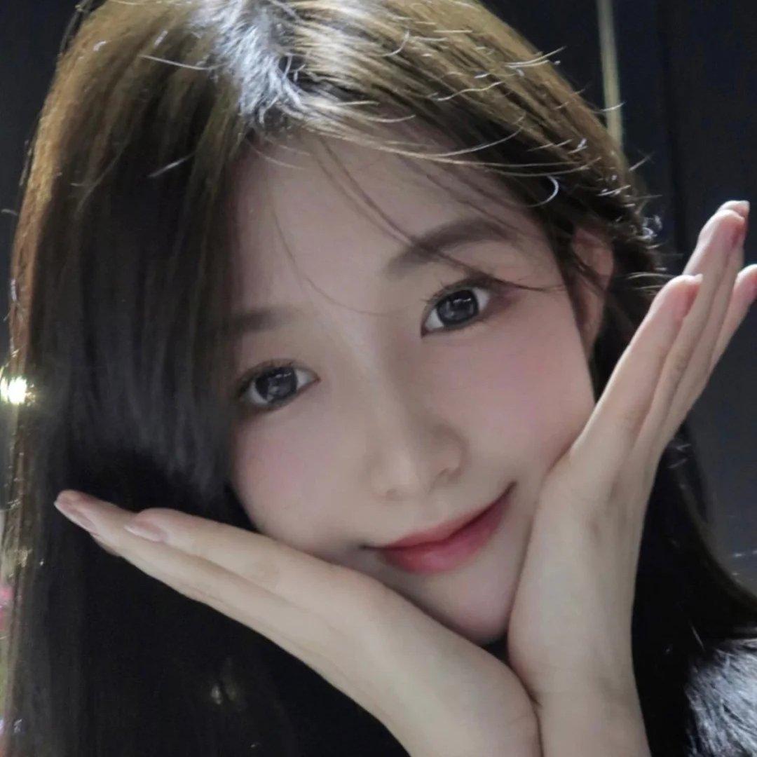 嗷呜一只小团子