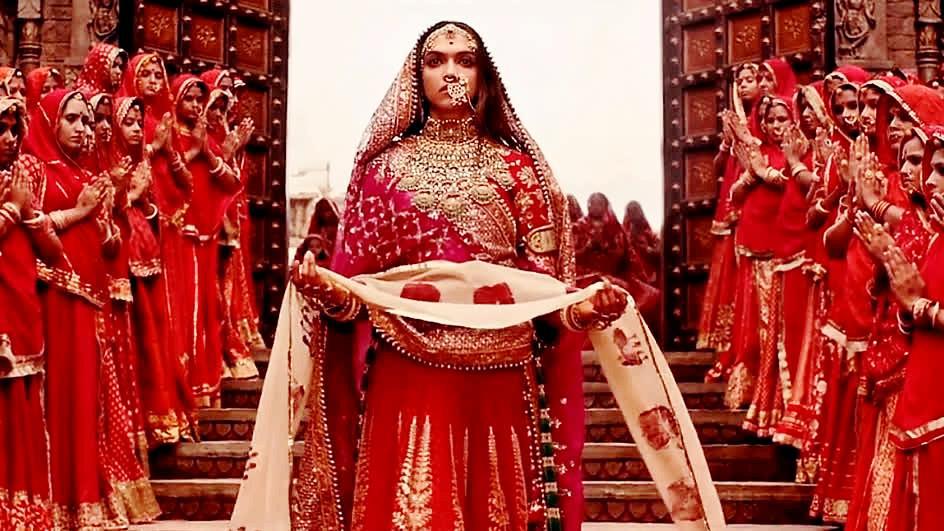动不动就饿0发表的视频《印度史诗巨制《帕德玛瓦蒂王后》王后殉国片段》，简介：《帕德玛瓦蒂王后》改编自16世纪一首苏菲史诗《Padmavati》，原是讲...