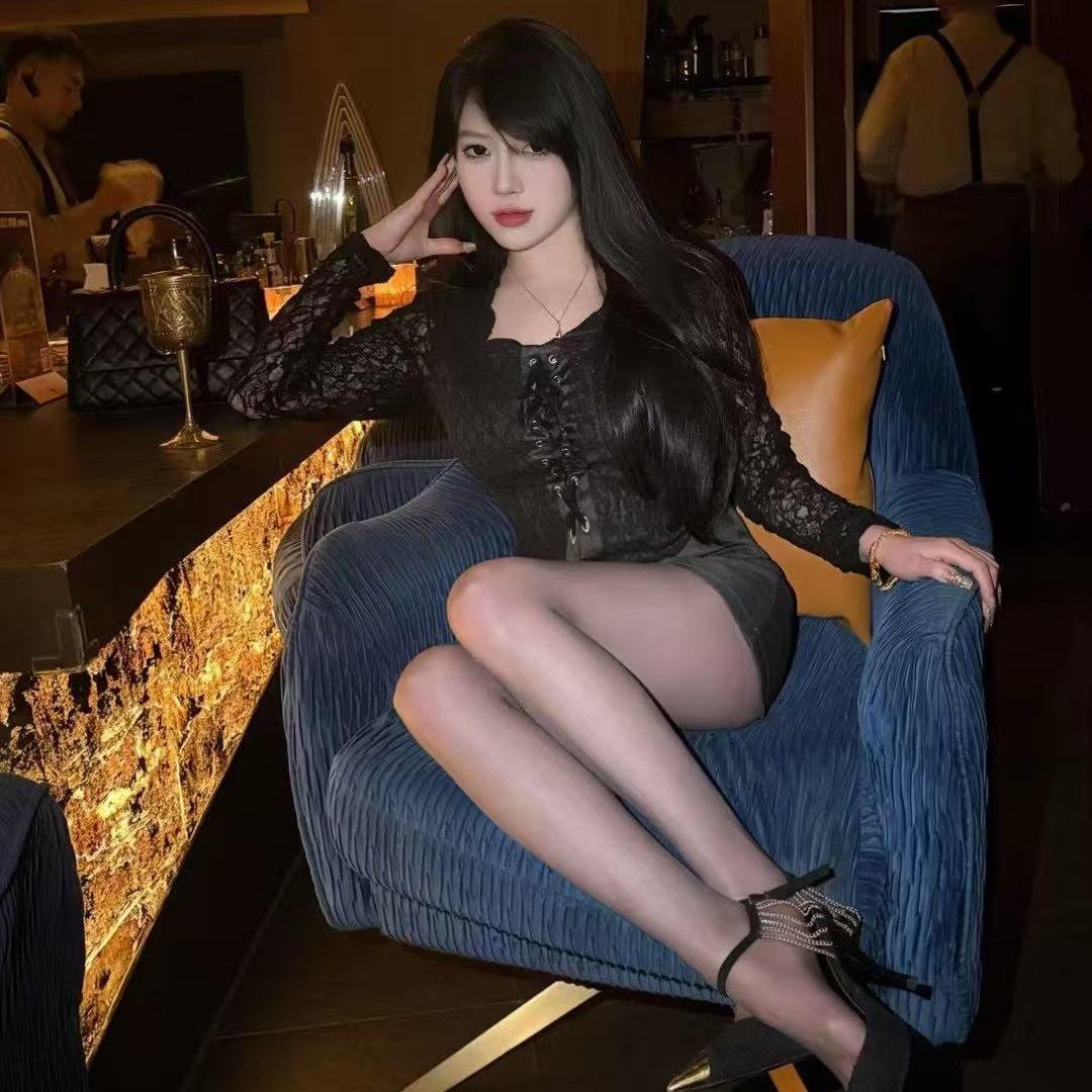 橱窗模特封面