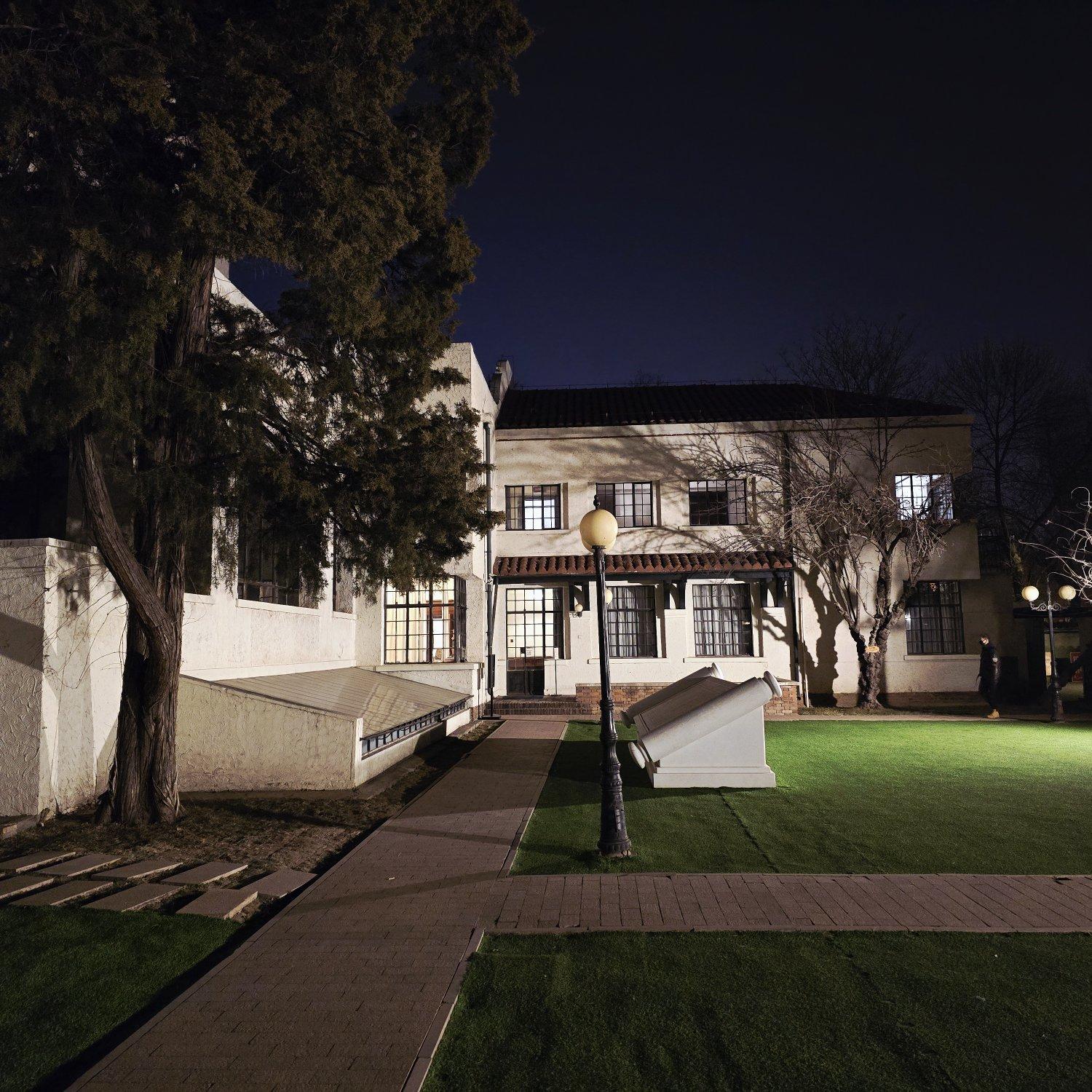 雨夜佩刀不配伞