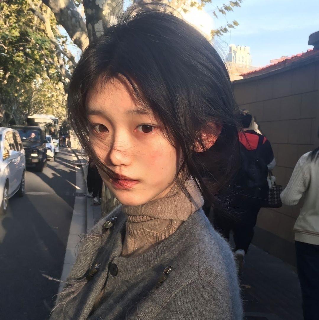 也许说我爱你这感觉一定很假封面
