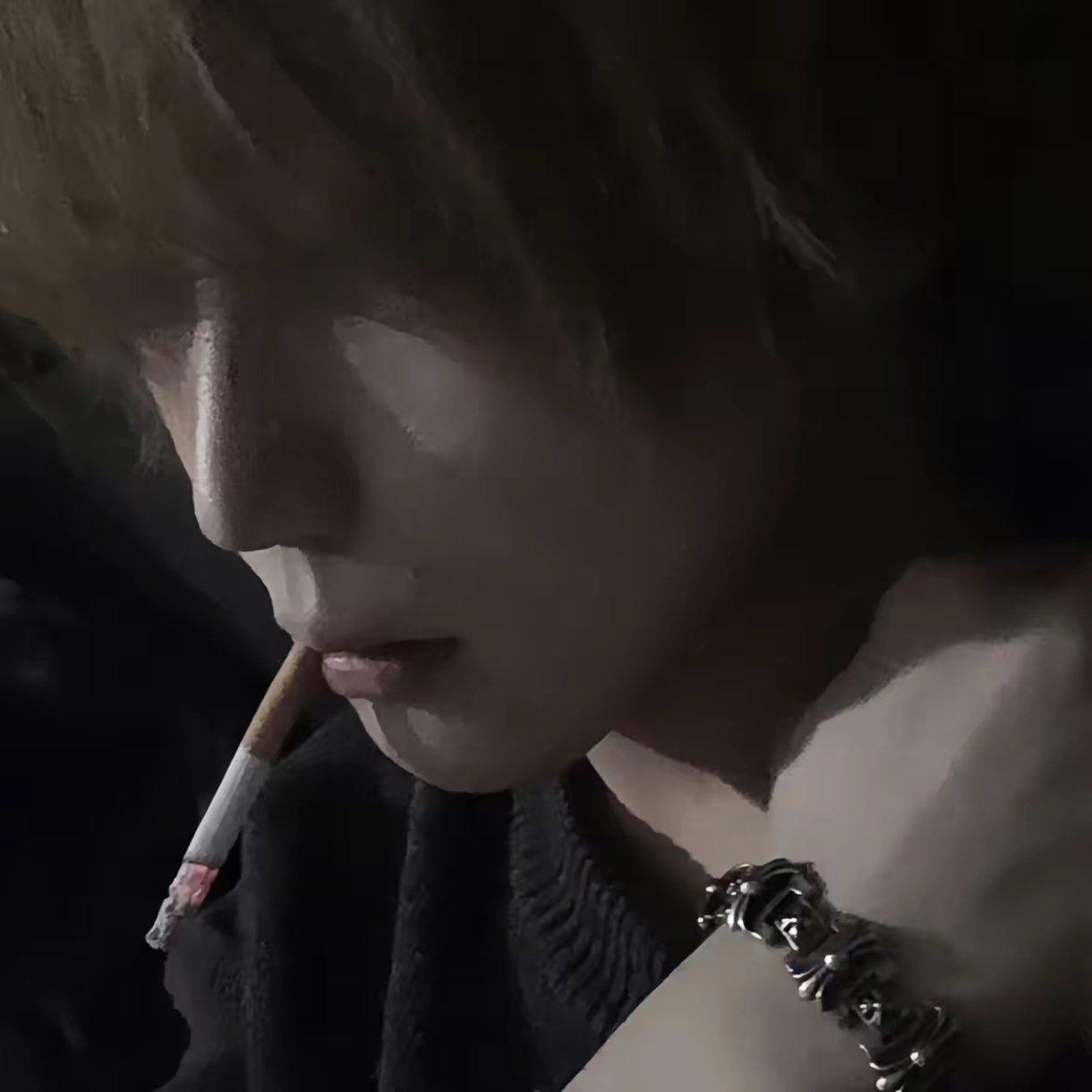 “把痛苦抽进肺里 伴随着我的一生”