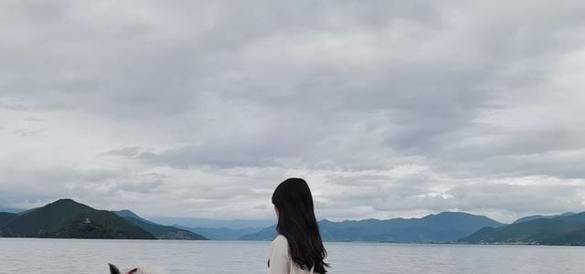 霏若若头像