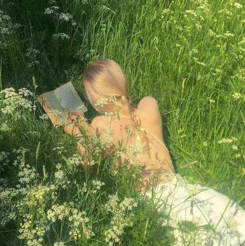 青青草花香，美好散落在郁郁葱葱里