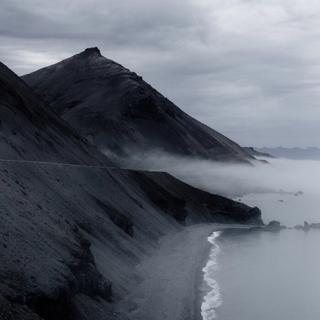 带着寒冷气息的新古典。