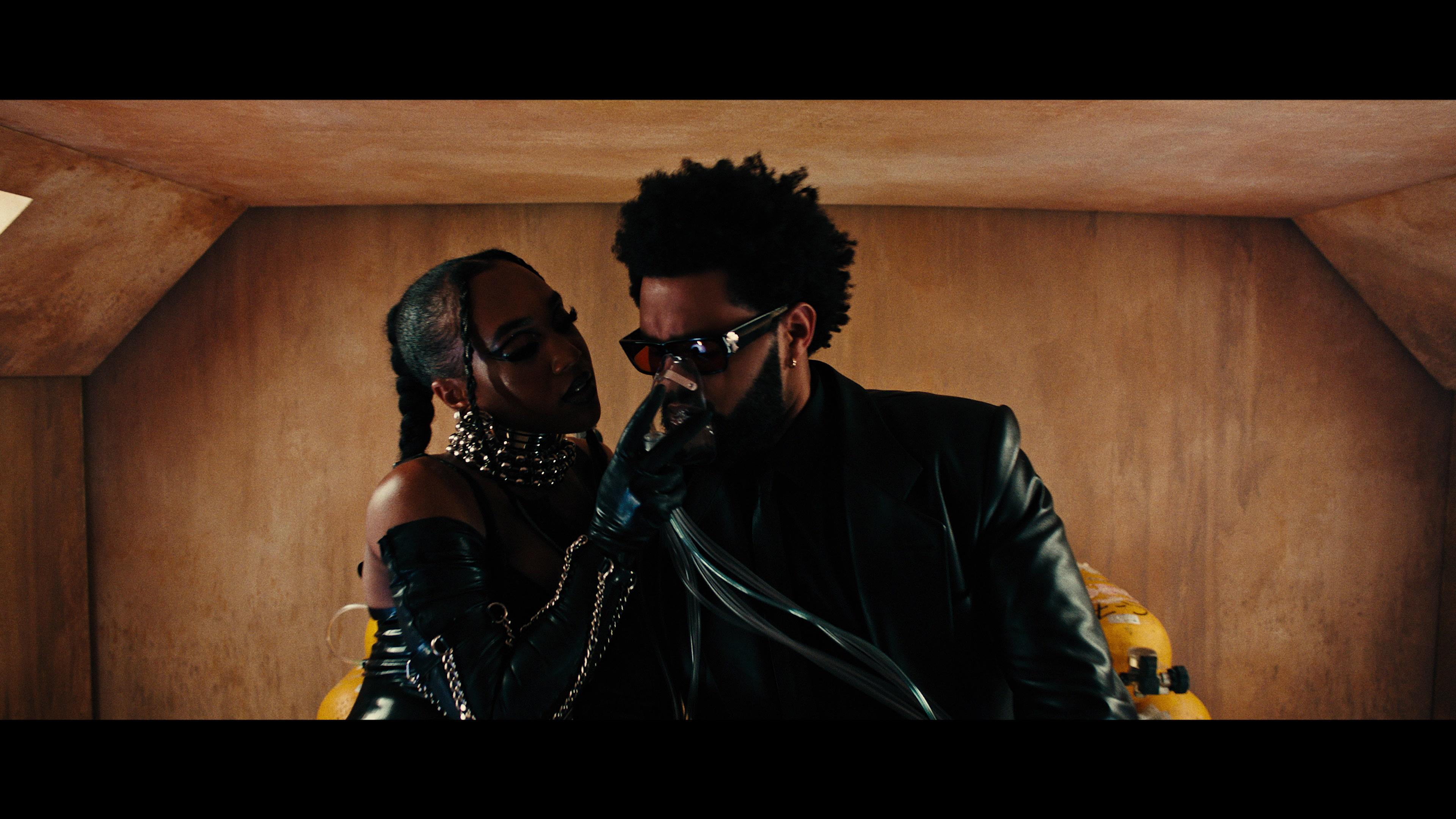 Anitta певица фигура. Anitta певица. Anita balvin downtown. J balvin anitta. The weekend anitta.